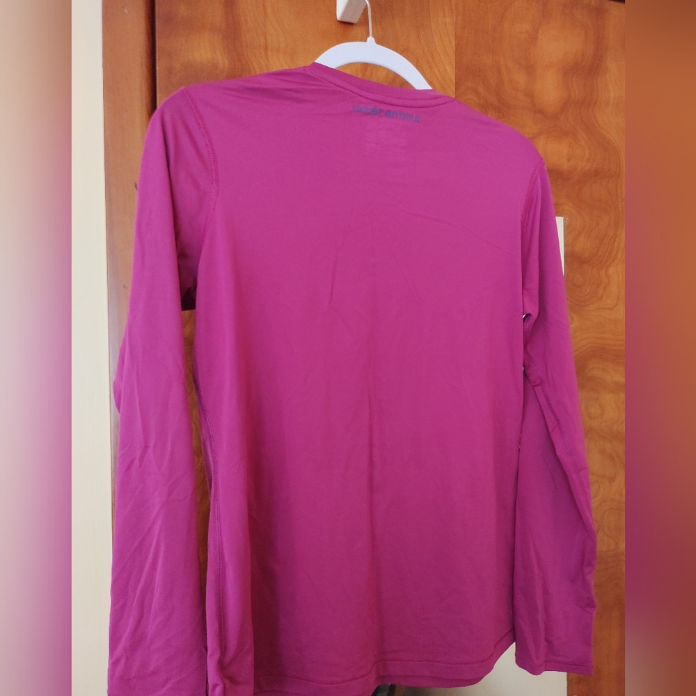 Pair of Under Armour running shirts - Picture 6 of 8